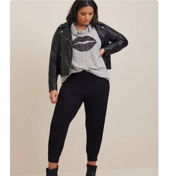 NWT Torrid Sequin Lip Gray Plush Relaxed Fit Sweater size 4X - Picture 2 of 14